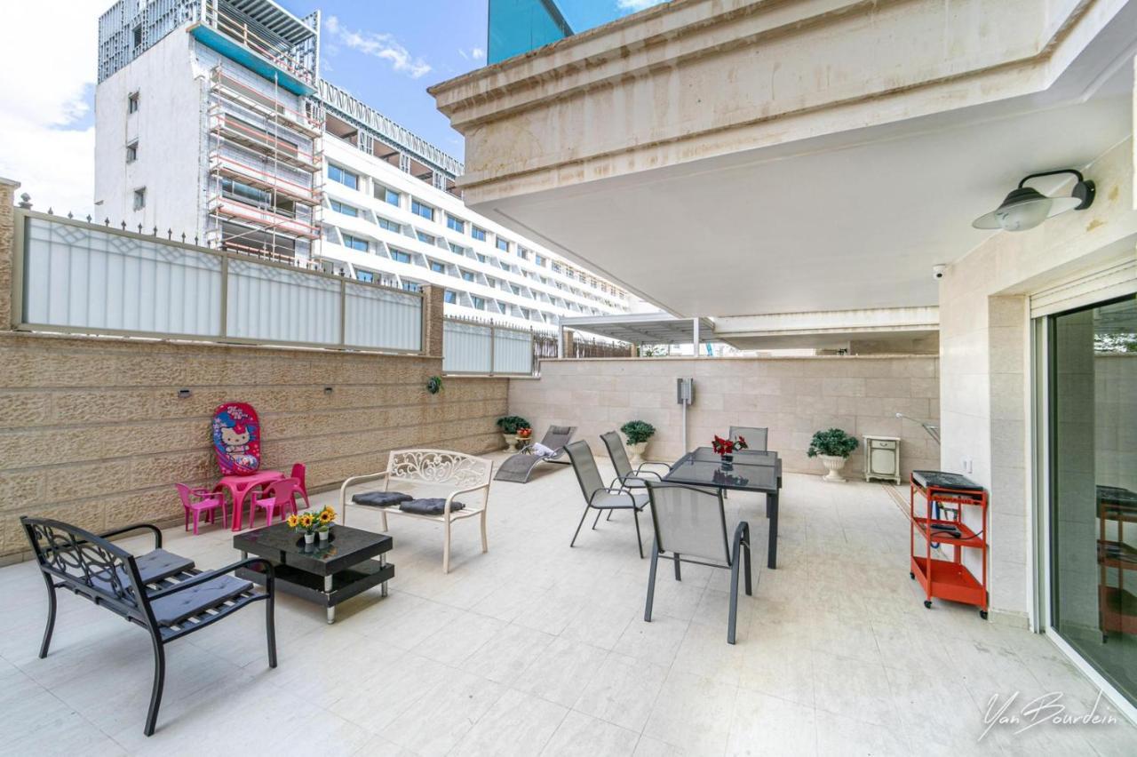 Milana's Deluxe With Big Patio And Pool Apartment *